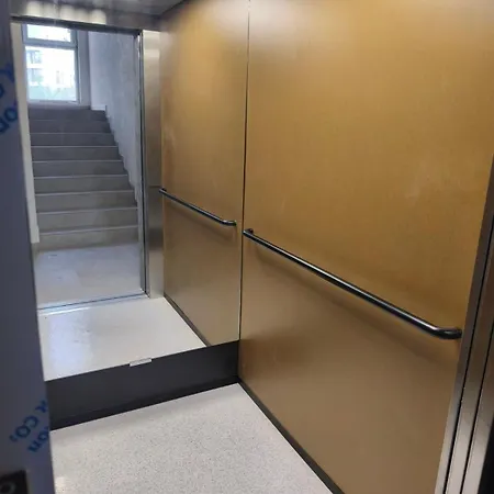 アパート Point One Bedroom Including Underground Parking Place *